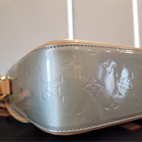 LOUIS VUITTON Never Used w/ Tag Monogram Vernis Christie GM in Silver Crossbody - Picture 10 of 15